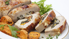 Longe de porc roulée farcie aux épinards, poivrons et féta