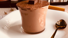 Mousse au chocolat riche en beurre
