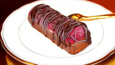 Mini-bûche glacée chocolat-fruits rouges