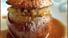 Oignons farcis aux champignons et petits lardons