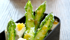 Asperges vertes et tofu en vinaigrette de thé