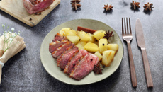 Magret laqué au miel, poêlée de poires