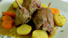 Râble de lapin farci à l'échalote sauce moutarde