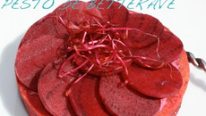 Tarte à la betterave crue, chèvre frais et pistou de betterave