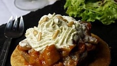 Tartelette à la ratatouille, chèvre, chantilly au pesto