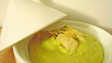 Houmous de petits pois aux amandes