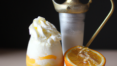 Crème glacée à l'orange avec siphon