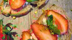 La tartine, témoin d'un mariage heureux entre la fraise et le roquefort