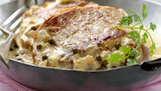 Côtes de porc sans os, crème fraîche et poivre