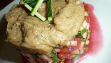 Méli-Mélo Tomates Courgettes en vinaigrette de betterave et basilic, purée d'aubergines aillée