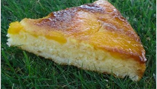 Moelleux aux pêches et caramel