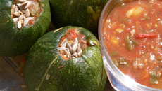 Courgettes farcies aux légumes et graines de tournesoles farcies aux légumes et graines de tournesol