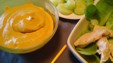 Dips de poulet et sa salade fraicheur au curry