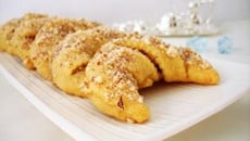 Cornes de gazelle aux amandes et aux amandes et aux miel (t'charak M'aassel)