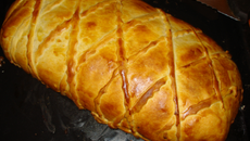 Saumon entier en croûte feuilleté à la mousseline de Saint-Jacques et émulsion de beurre au citron