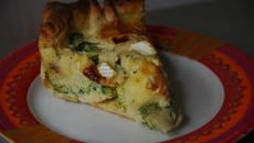 Tarte au brocolis, chèvre et fève tonka