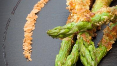 Asperges vertes, chapelure de Gavottes