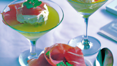 Verrines à l'avocat, jambon et vache qui rit