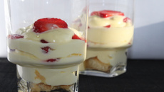 Tiramisu aux fraises et à la rose