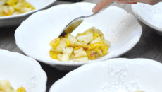 Poêlée de fruits aux épices, petites tuiles craquantes