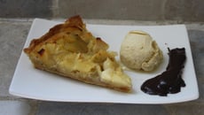 Tarte pommes rhubarbe à la crème d'amande et à la ganache