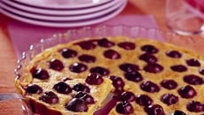 Tarte aux cerises et macarons