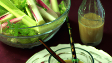 Salade de céleri en branches et sa vinaigrette à la tokyoïte