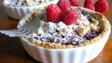 Tarte crumble aux framboises et aux amandes
