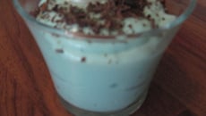 Mousse bleue aux bonbons schtroumpf