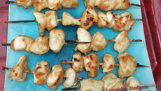 Yakitoris de poulet à la sauce saté
