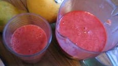 Smoothie fraises bananes et citron 