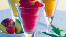 Sorbet aux fruits comme un cocktail