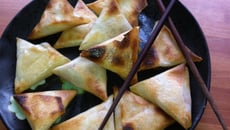 Samoussa de Noël au foie gras et confit d'oignon figues