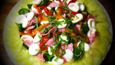 Salade fraicheur mâche, concombre, poivrons, oignons