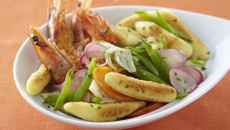 Wok de quenelle et légumes croquants aux crevettes