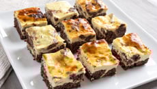 Cheesecake sur lit de brownie