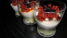 Verrines de crabe, avocats et tomates confites