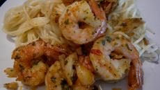 Cappelletti aux crevettes et poisson à l'ail