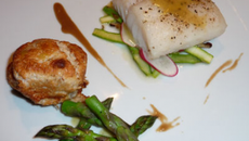 Cabillaud sur ses légumes croquants, soufflé à la poire, sauce kiwi