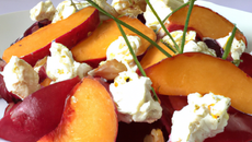 Salade de chèvre aux pêches
