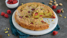 Moelleux aux pistaches et à la framboise