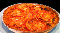 J'ai attrapé un coup de soleil ! Quiche écarlate: tomate-mozza-poivron !