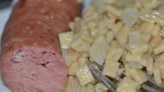 Croziflette et diots au vin blanc