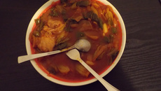 Soupe aux tomates et aux bok choy