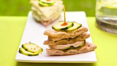 Mini club sandwich aux Fromagères Thon & St Môret Coraya