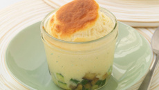 Soufflé au Boursin cuisine échalotes & ciboulette et petits légumes