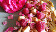 Galette aux framboises et pralines roses