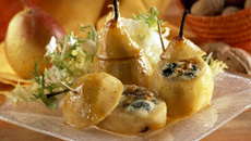 Poires rôties aux noix et au Saint Agur