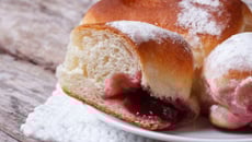 Brioche à la confiture de cerises