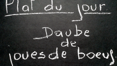 Daube de joues de bœuf aux oignons grelots